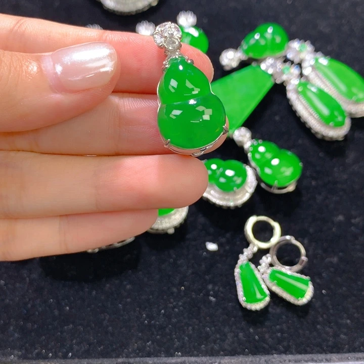 颈饰银S925镶嵌翡翠一个