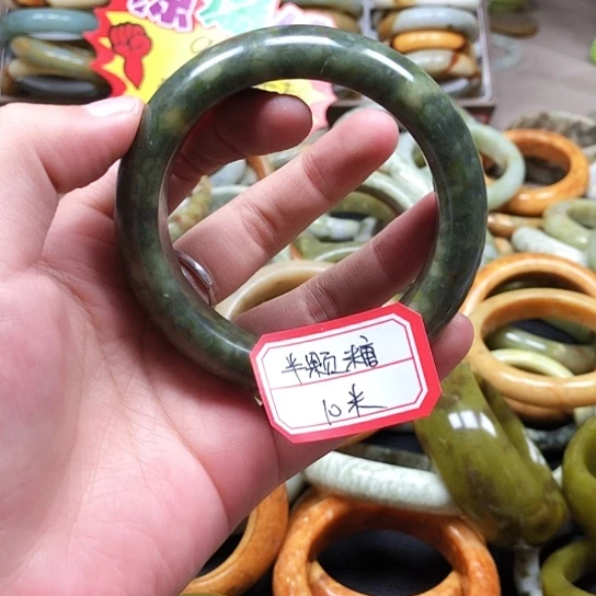 未镶嵌蛇纹石玉手镯?**糖