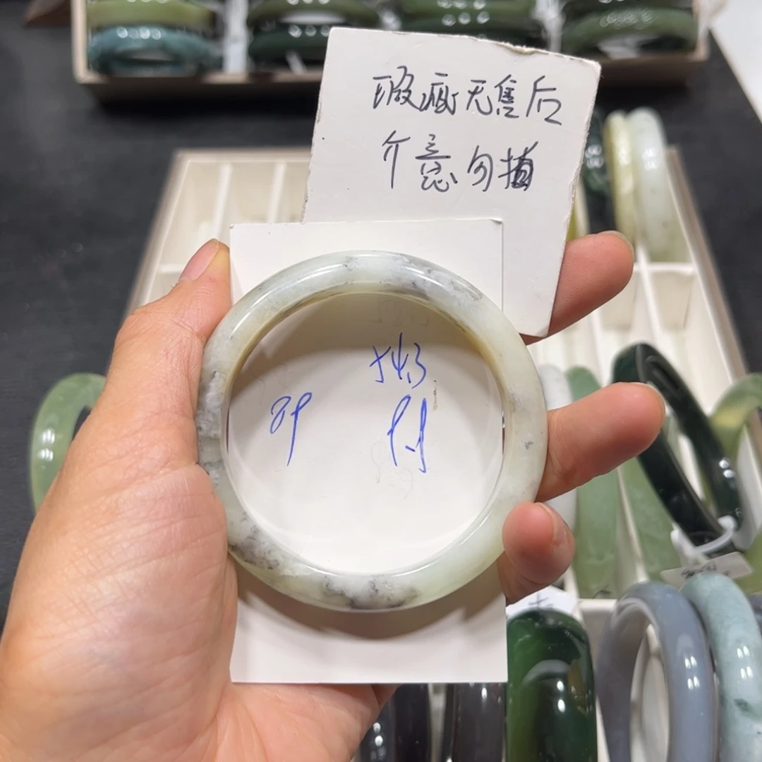 未镶嵌蛇纹石玉手镯