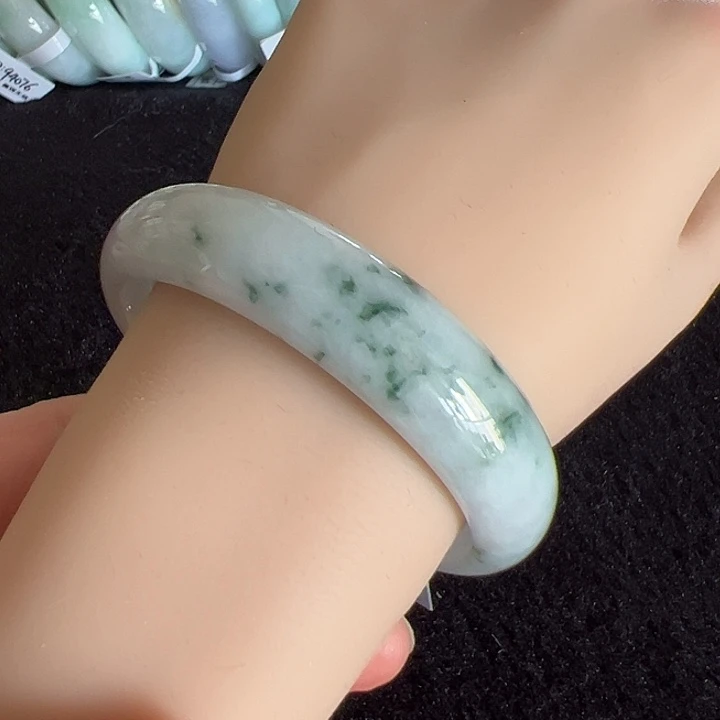 翡翠未镶嵌手镯编号06448圈口58.3