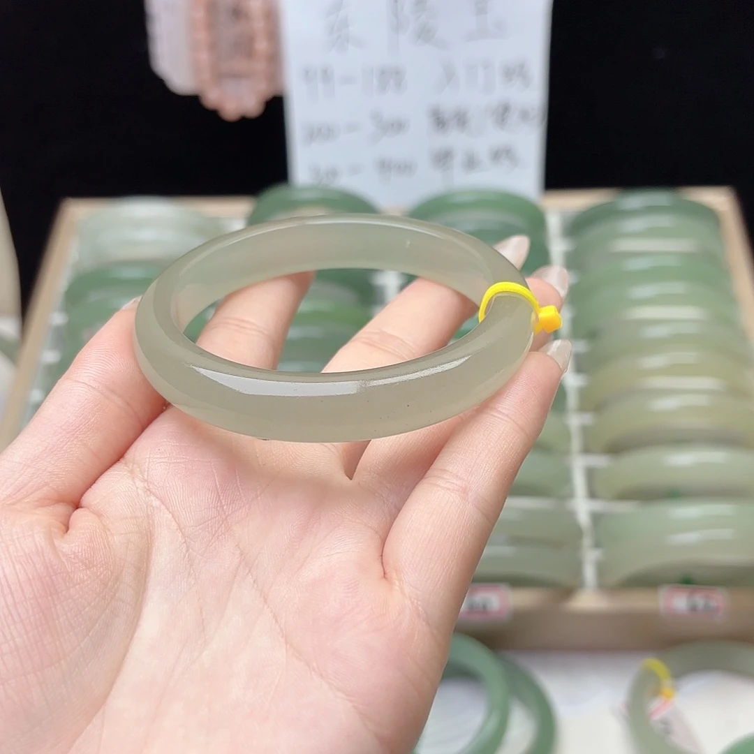 石英质玉手镯未镶嵌60