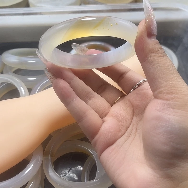 合***树定制玛瑙57圈口不退换