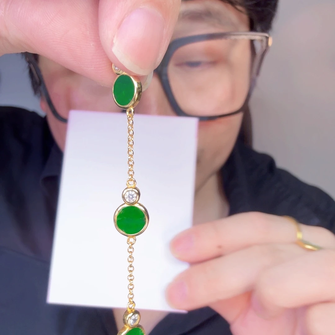 翡翠未镶嵌颈饰一件