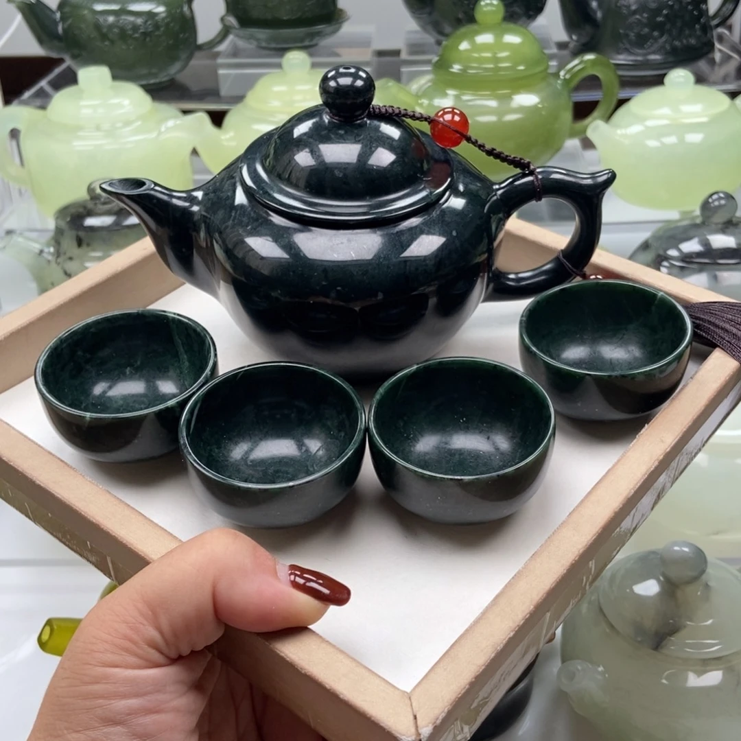 蛇纹石玉未镶嵌壶