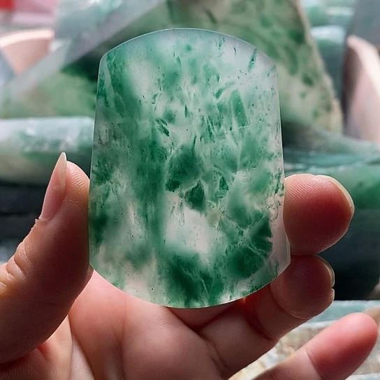 石英质玉未镶嵌颈饰