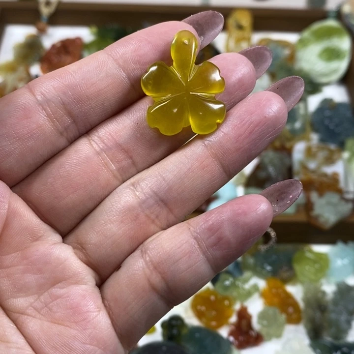 未镶嵌蛇纹石玉吊坠