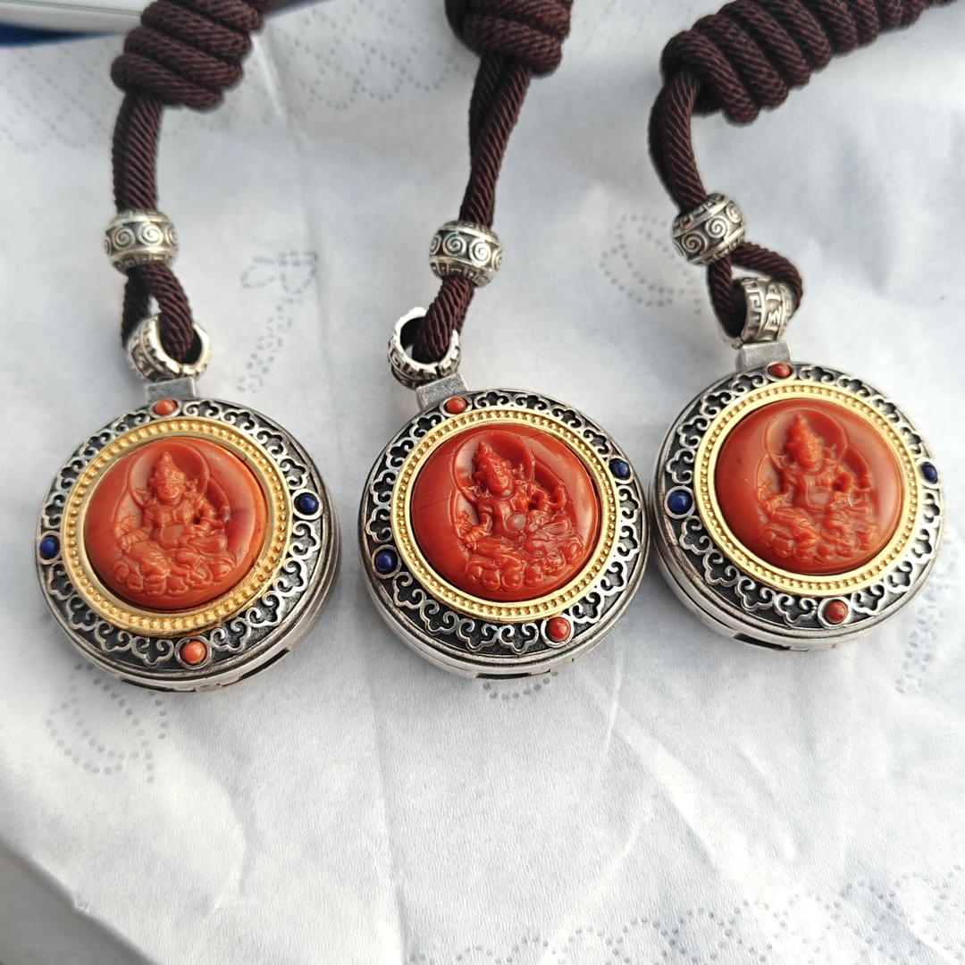 【书记甄选】天然雕刻南红黄财神(嘎乌盒）吊坠  多样性发一 gd2370