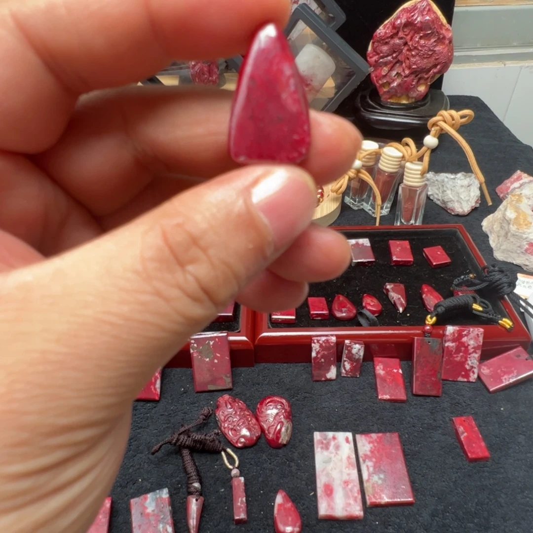 天然辰砂天然朱砂原矿水滴