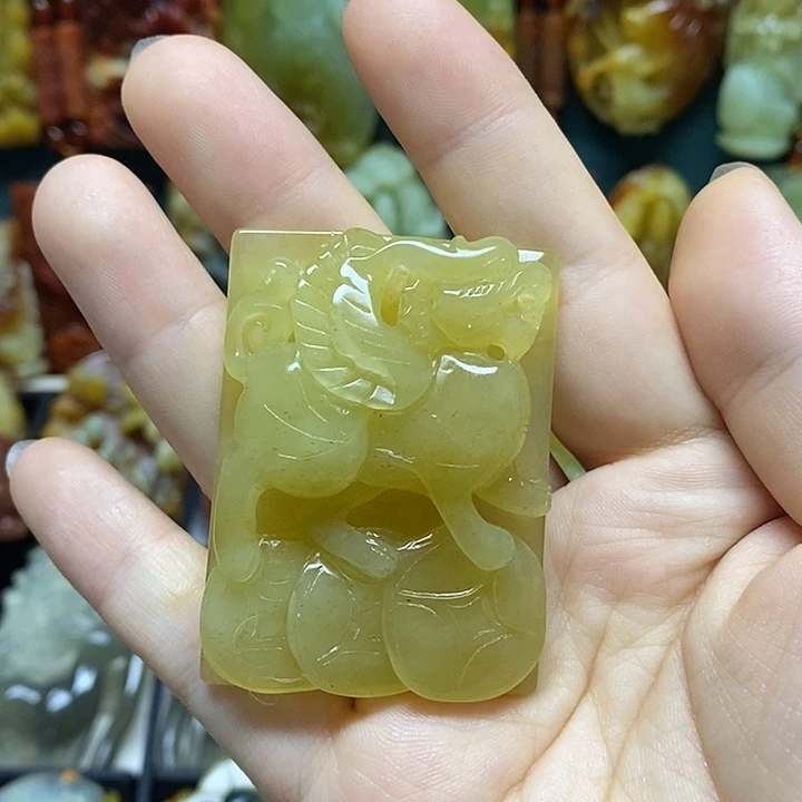 未镶嵌岫玉吊坠(赠链)