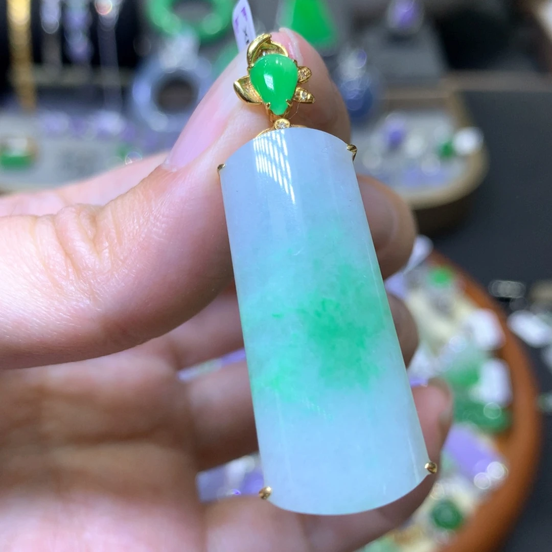 【闪购商品】翡翠颈饰18K金镶嵌翡翠吊坠项链