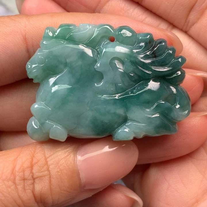 翡翠未镶嵌颈饰处***景翡翠