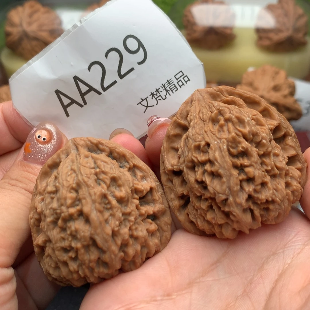 文玩核桃把件全品三角南疆石42
