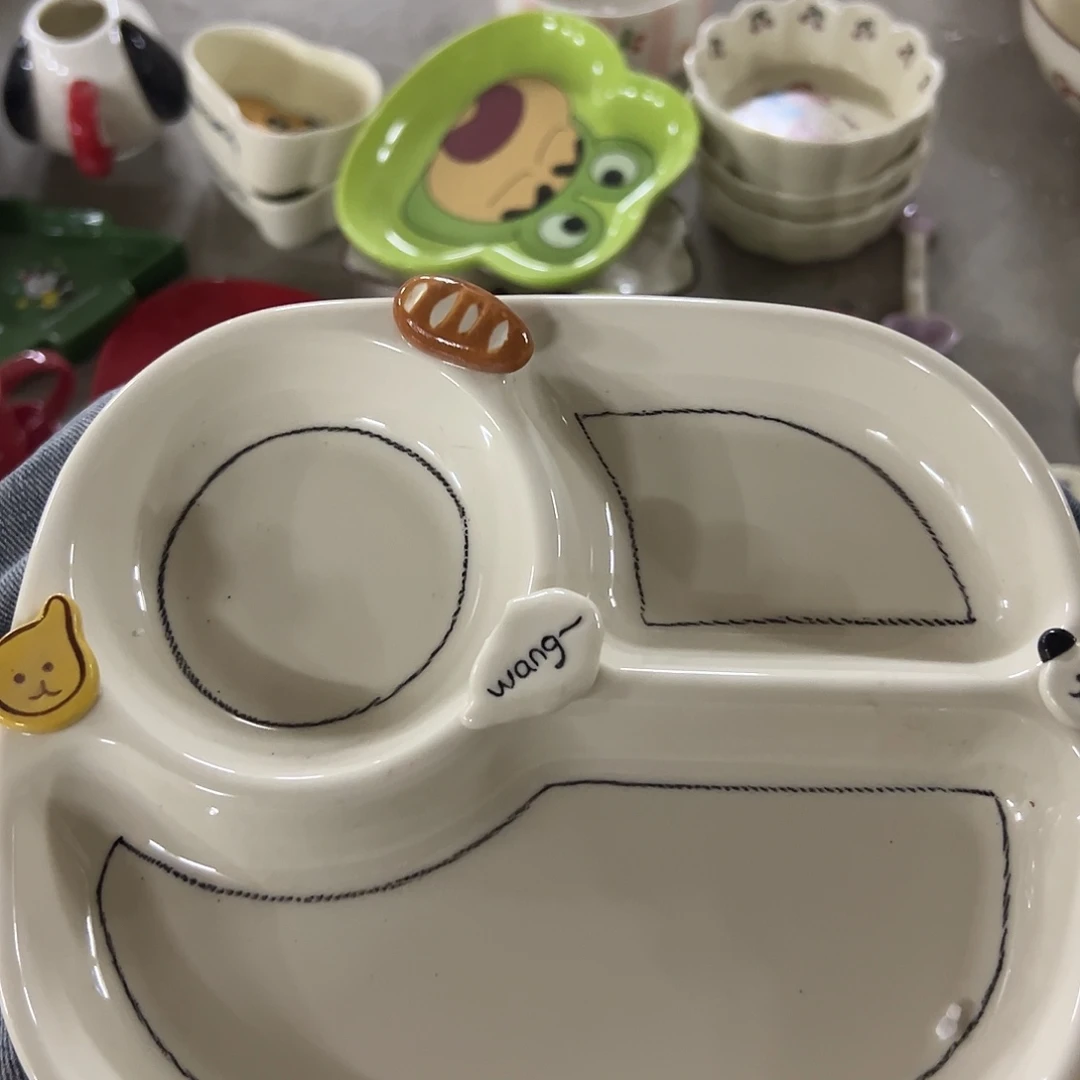 瓷微瑕小狗分餐盘一个