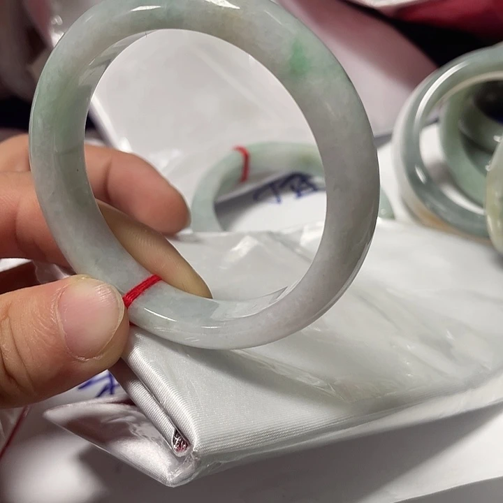 翡翠手镯未镶嵌手镯
