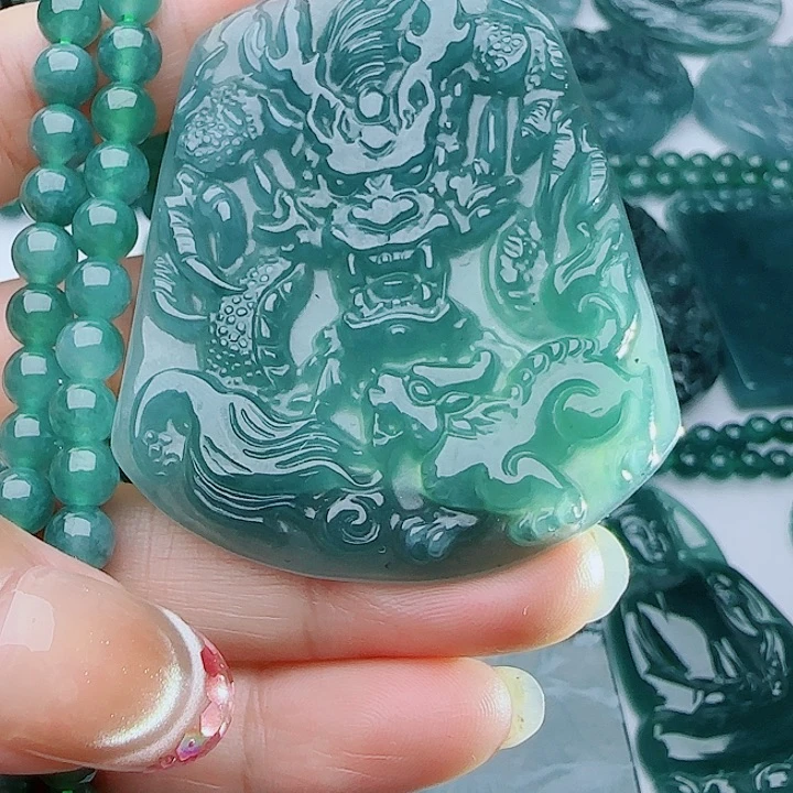 翡翠未镶嵌颈饰多样性发货天然的A货翡翠