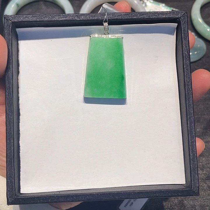 翡翠18K金镶嵌颈饰翡翠挂件