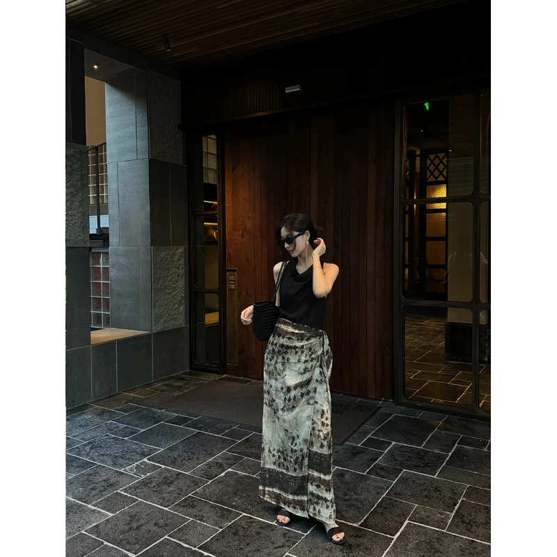 饭饭FANN COLLECTION 飞扬 设计款荡领无袖针织背心FANNA255