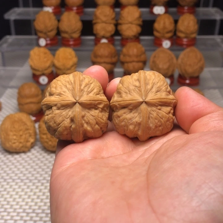 ꧁***꧂文玩核桃把件116聚宝四棱