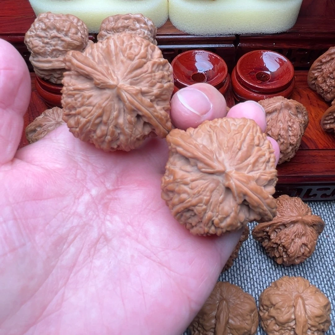 文玩核桃吊坠白狮子45尺