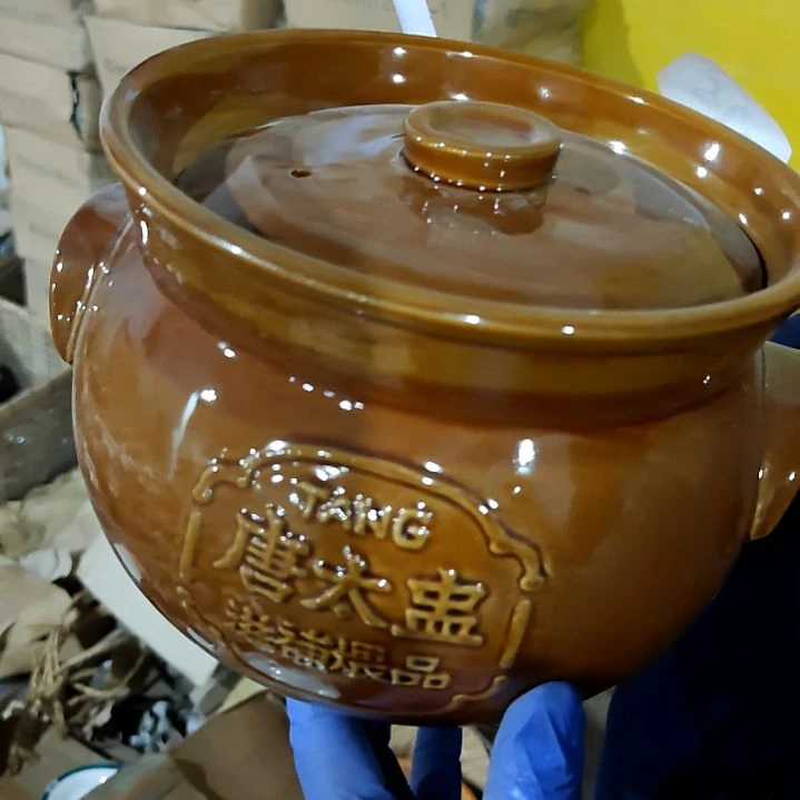 瓷片盘子碗茶壶啥都有