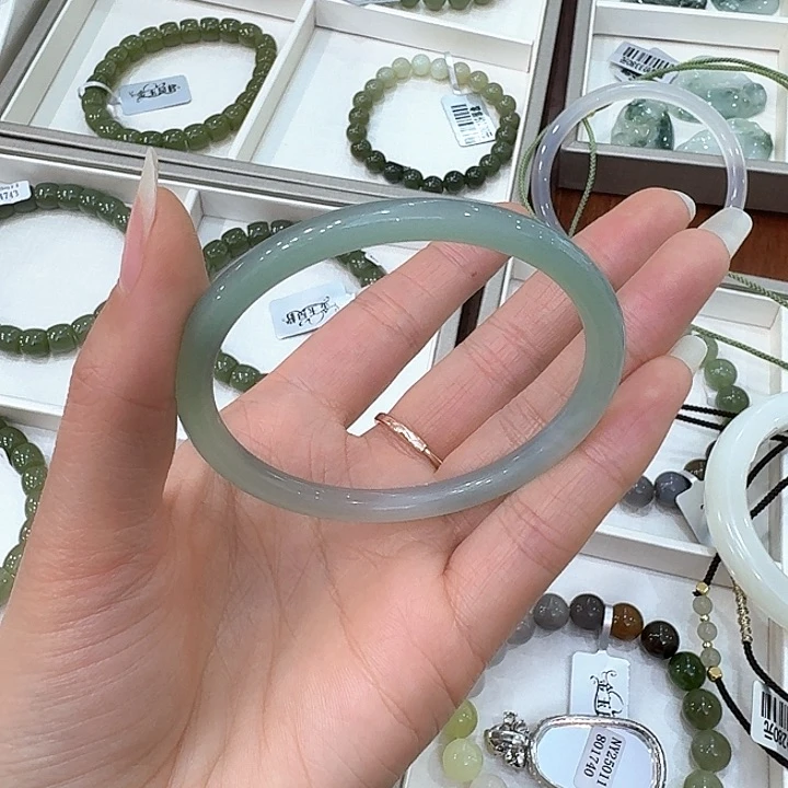 石英质玉颈饰合金