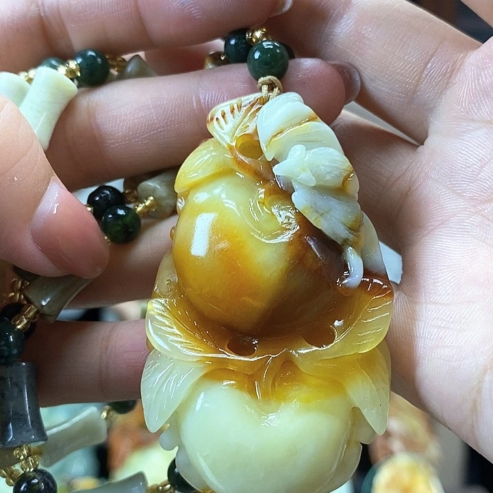 蛇纹石玉未镶嵌颈饰