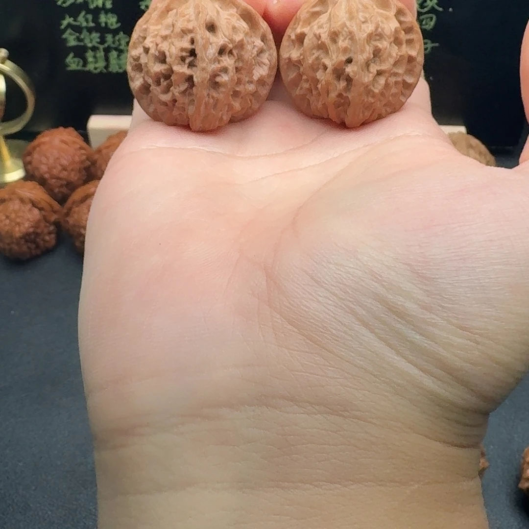 34红油皮野生文玩核桃