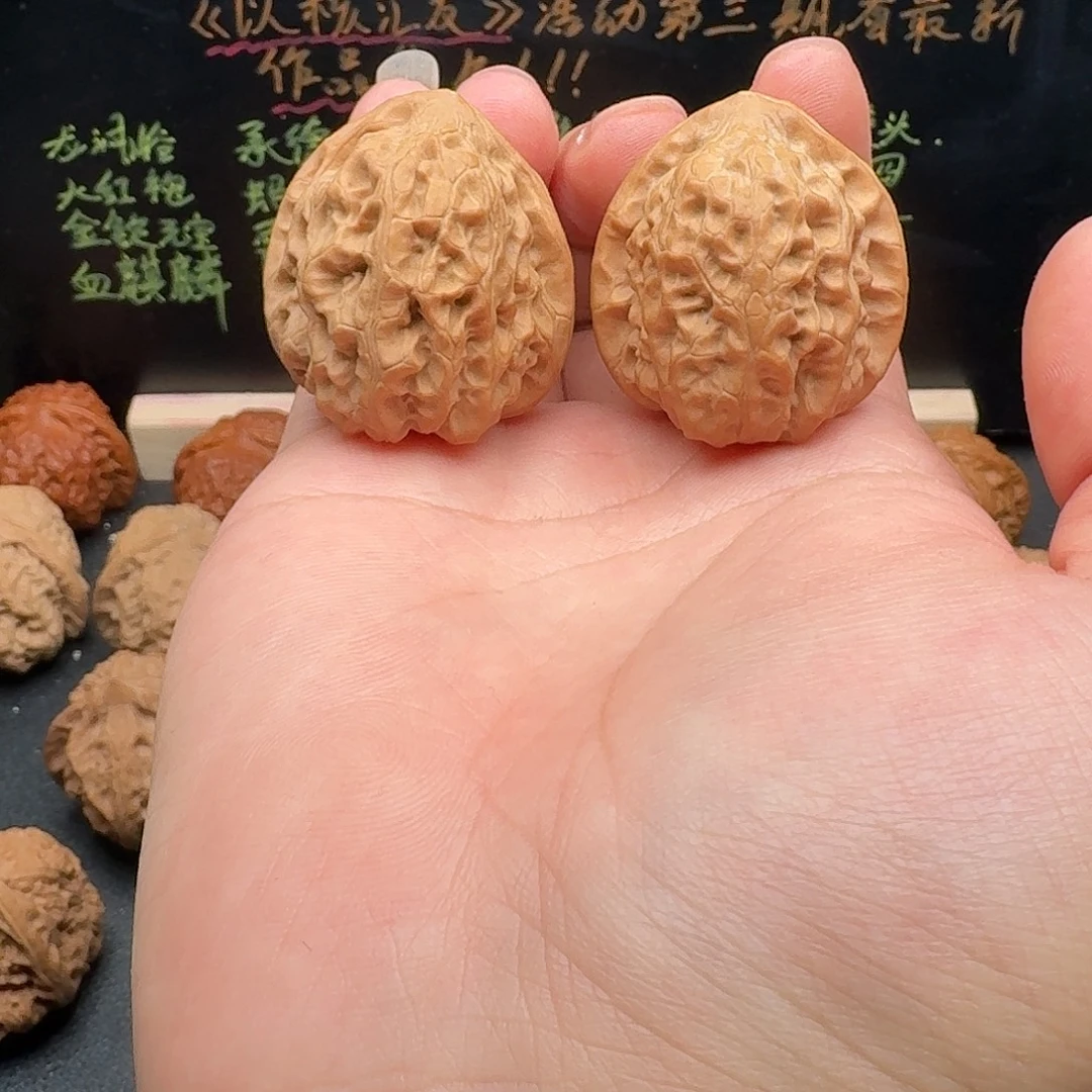 34油蜡皮野生文玩核桃