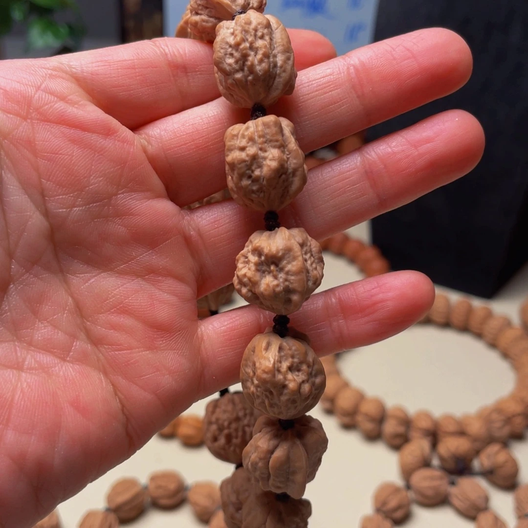 尕***奇文玩核桃吊坠手持