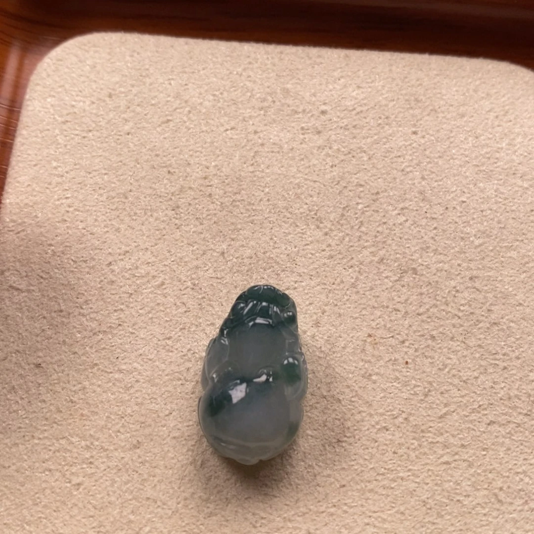 翡翠未镶嵌颈饰如意貔貅