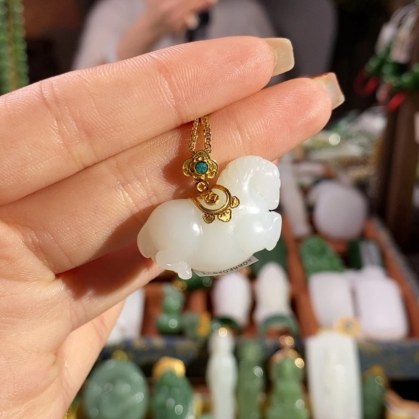 【闪购商品】吊坠(赠链)18K金镶嵌和田玉