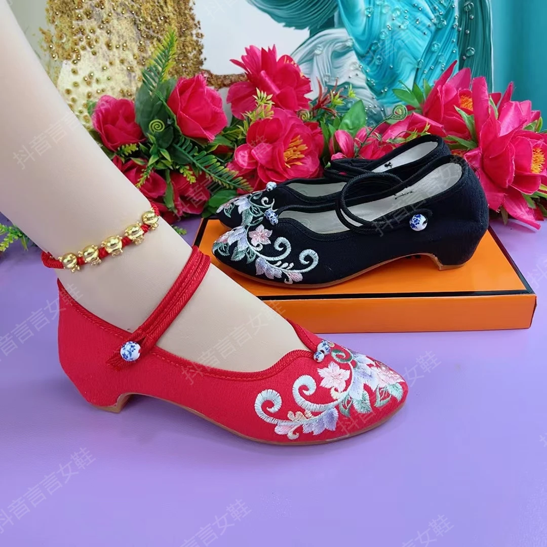 新款民族风增高粗跟尖头单鞋淡雅旗袍搭配鞋广场舞布鞋526-81
