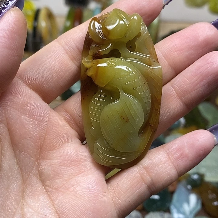 蛇纹石玉吊坠未镶嵌