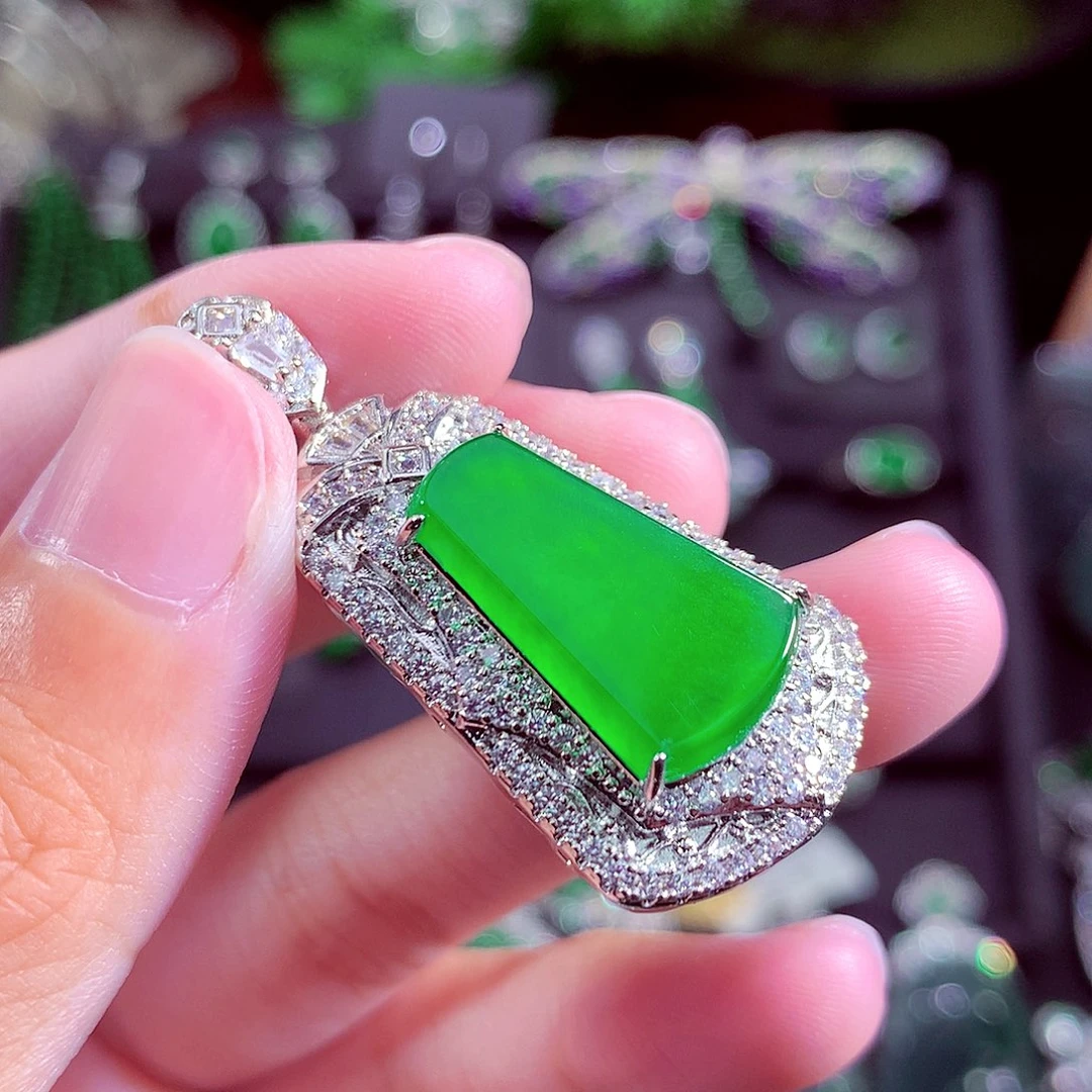 颈饰未镶嵌翡翠天然