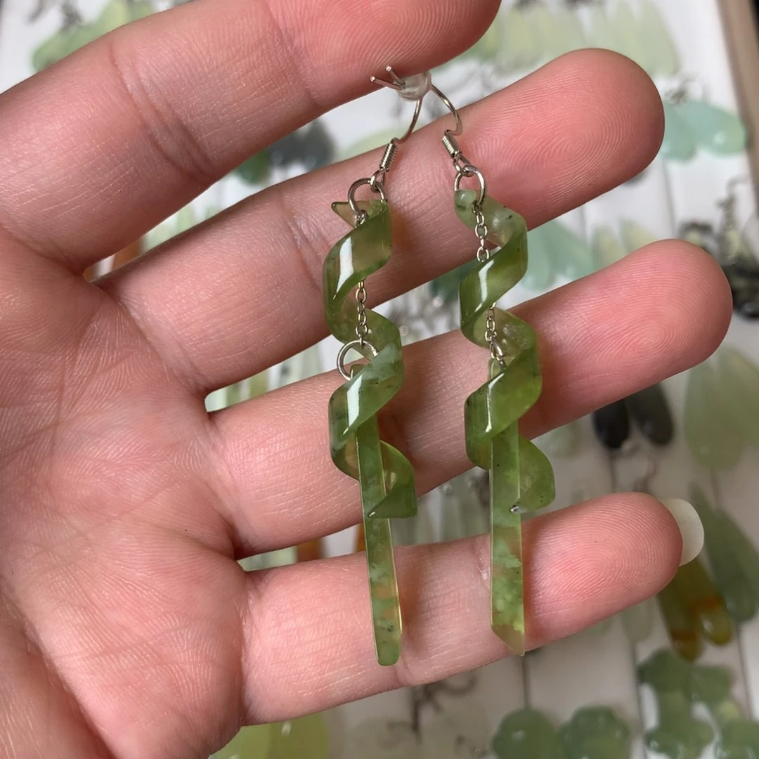 蛇纹石玉耳环未镶嵌