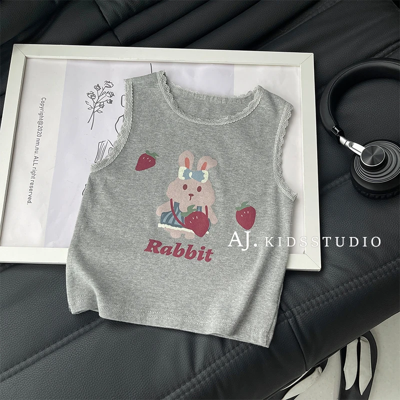 Q【甜心草莓兔】阿卷女夏卡通草莓小兔印花蕾丝花边吊带背心MPG6437