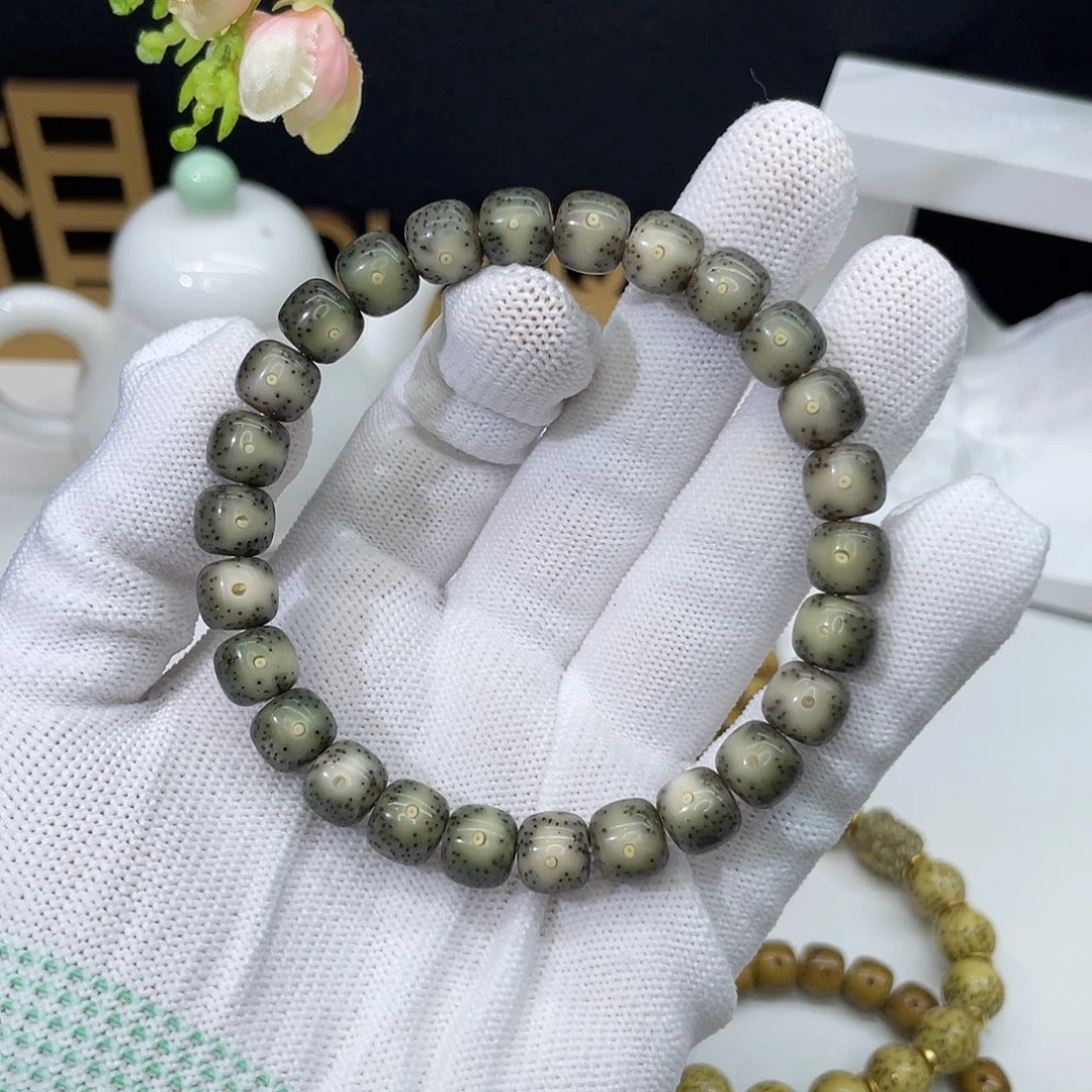 吊坠星月菩提03。9/8绿冰黄金瞳