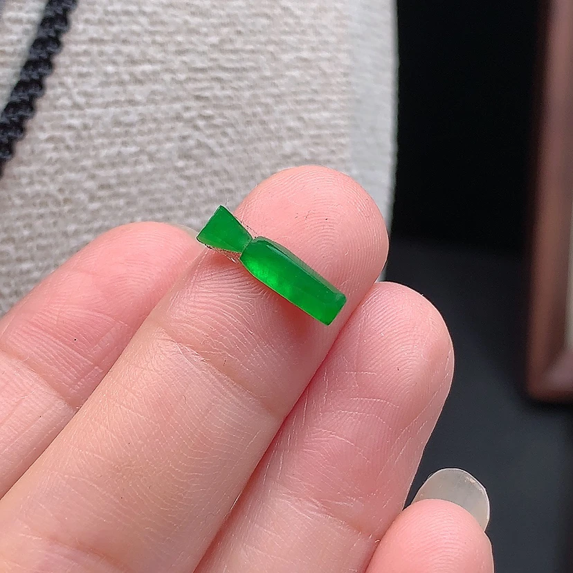 缅甸天然翡翠A货高冰阳绿戒面一套13.4*3.5*2.2mm