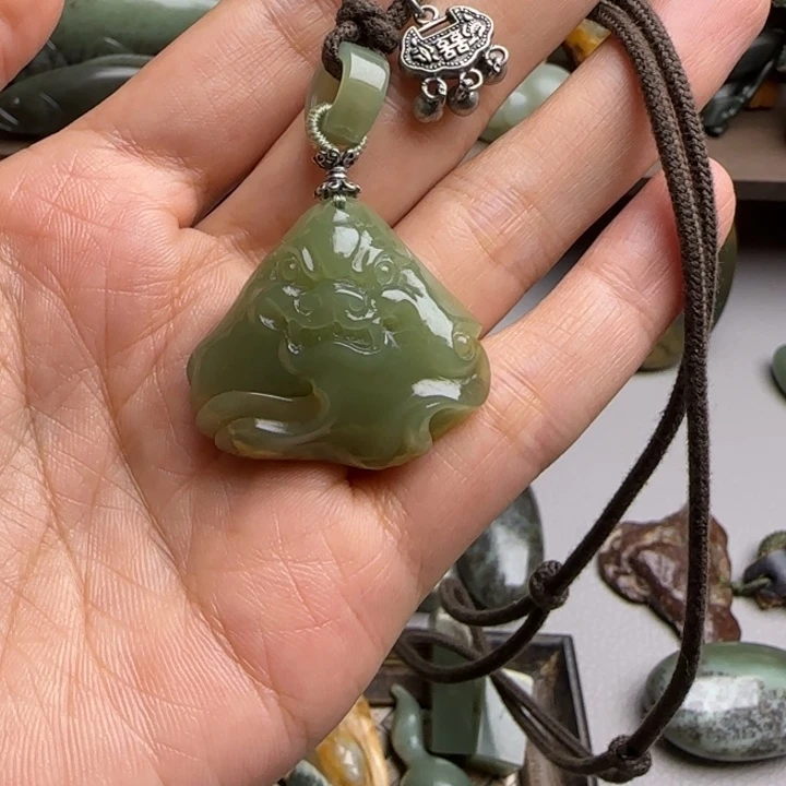 执***玉玉貔貅精美手工雕刻