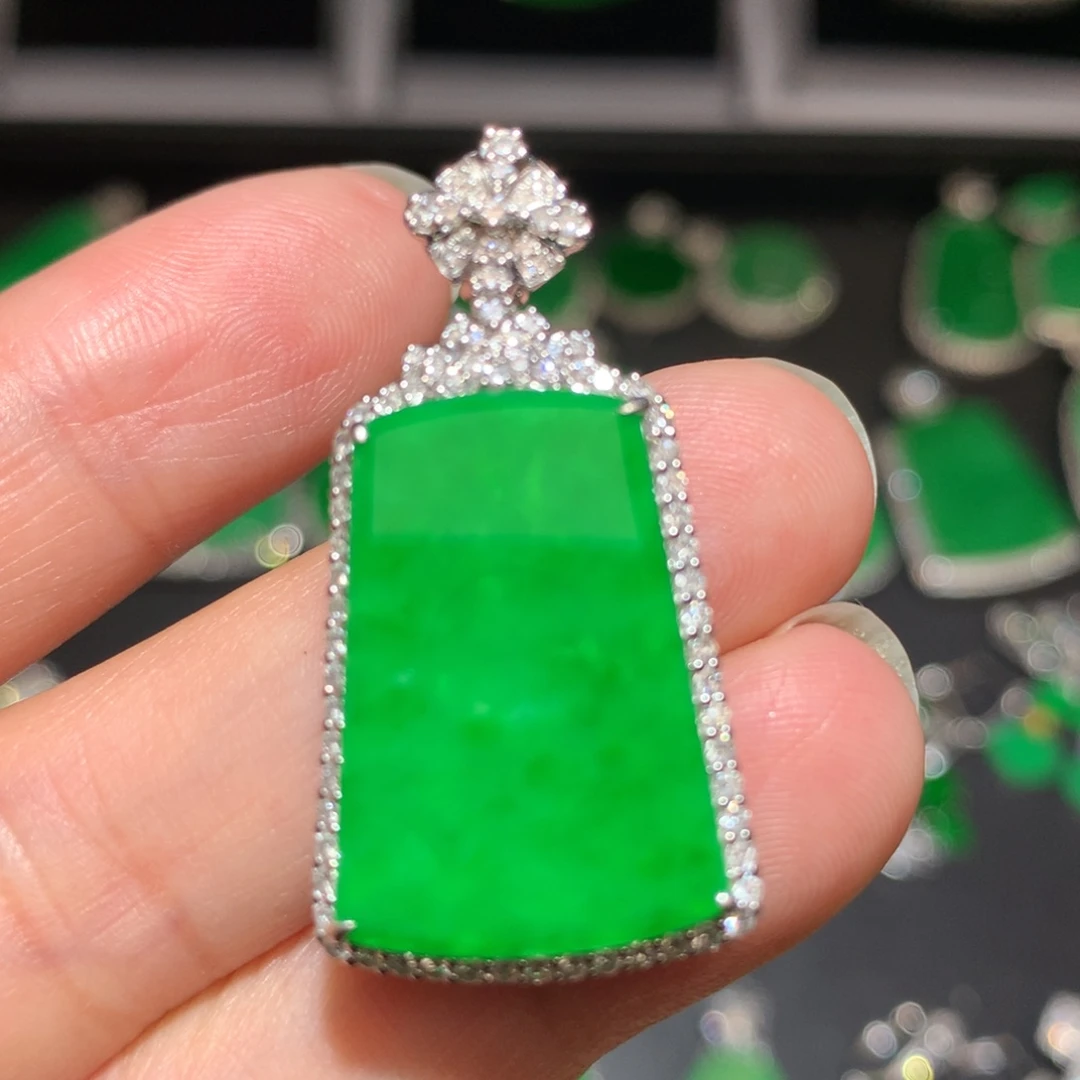 翡翠颈饰18K金镶嵌翡翠