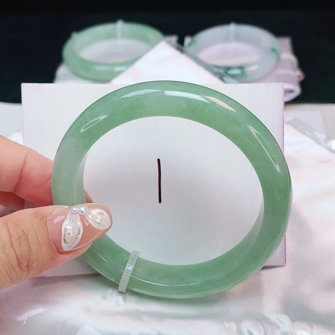 翡翠未镶嵌手镯正圈56.6