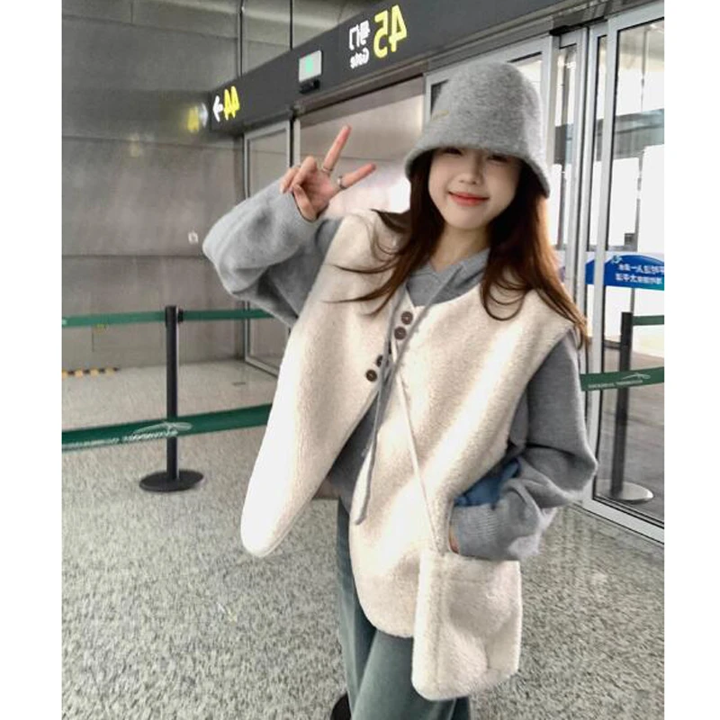 韩系叠穿百搭羊羔毛马甲秋冬外套女休闲宽松皮毛一体坎肩圆领上衣