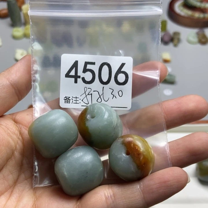 超***哥未镶嵌蛇纹石玉颈饰
