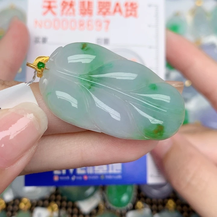 颈饰18K金镶嵌翡翠叶子