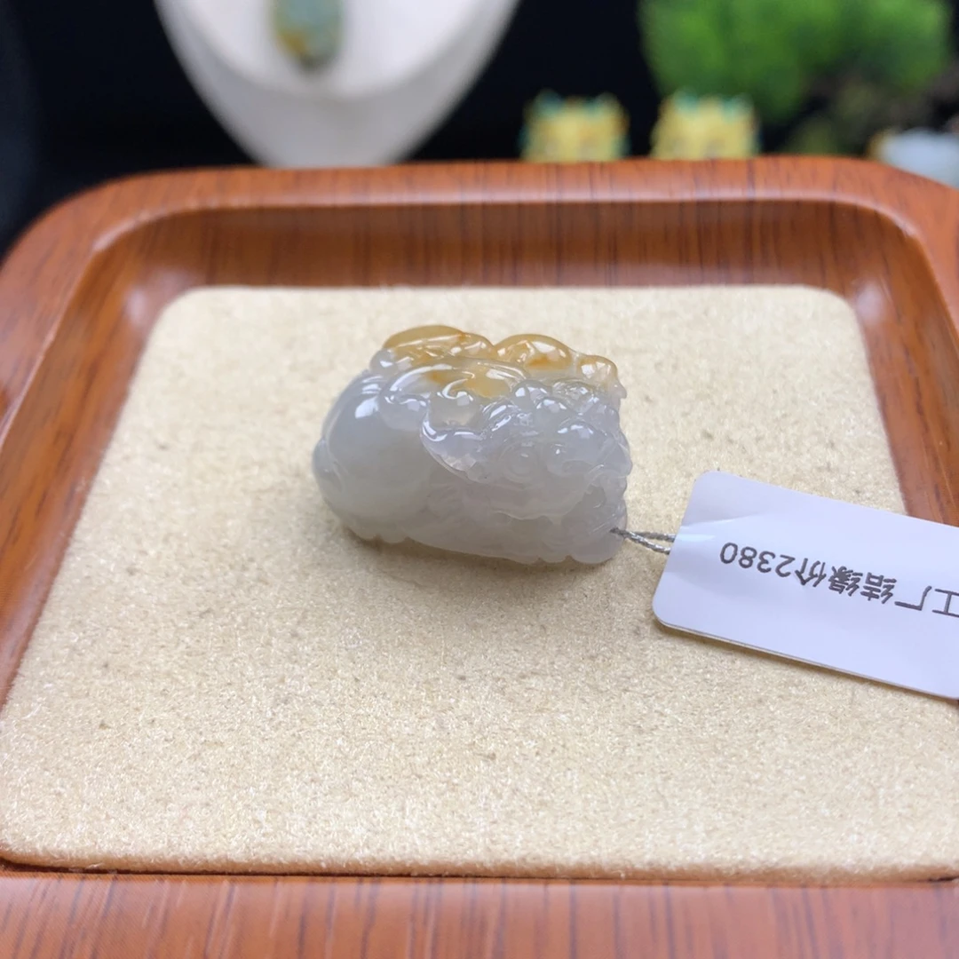 翡翠未镶嵌颈饰52