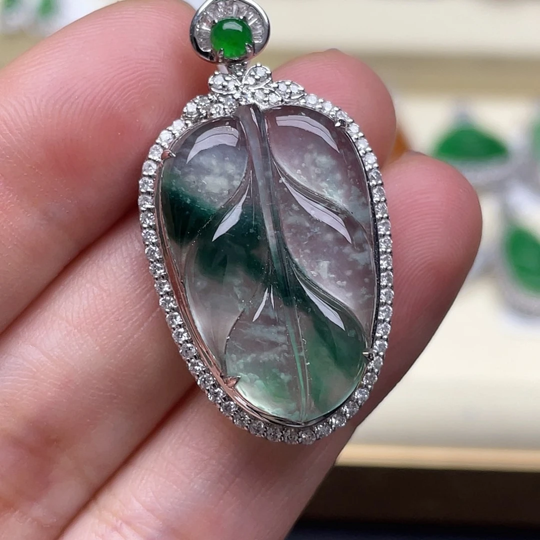 翡翠18K金镶嵌颈饰回流