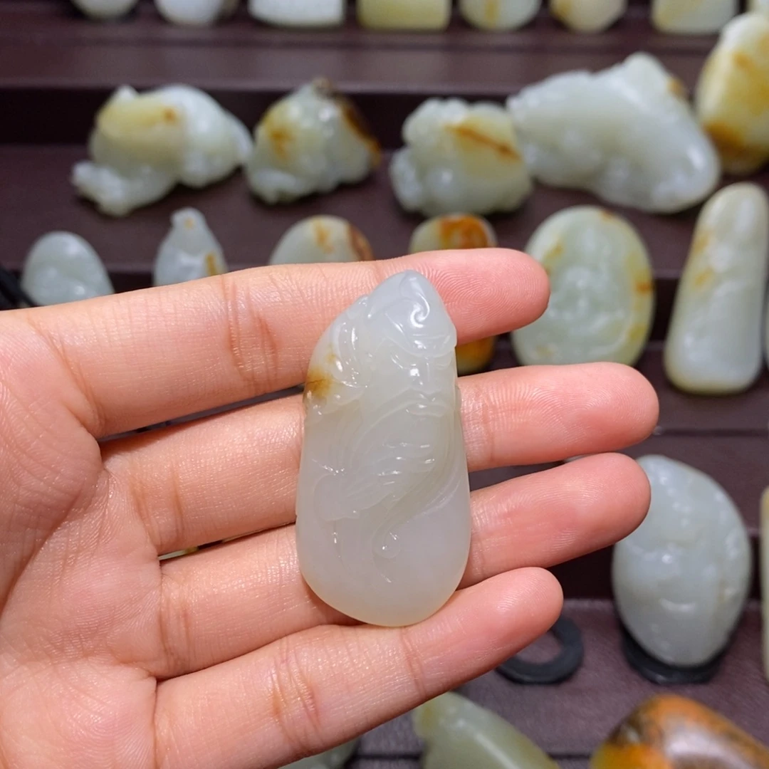暗***迷颈饰未镶嵌和田玉