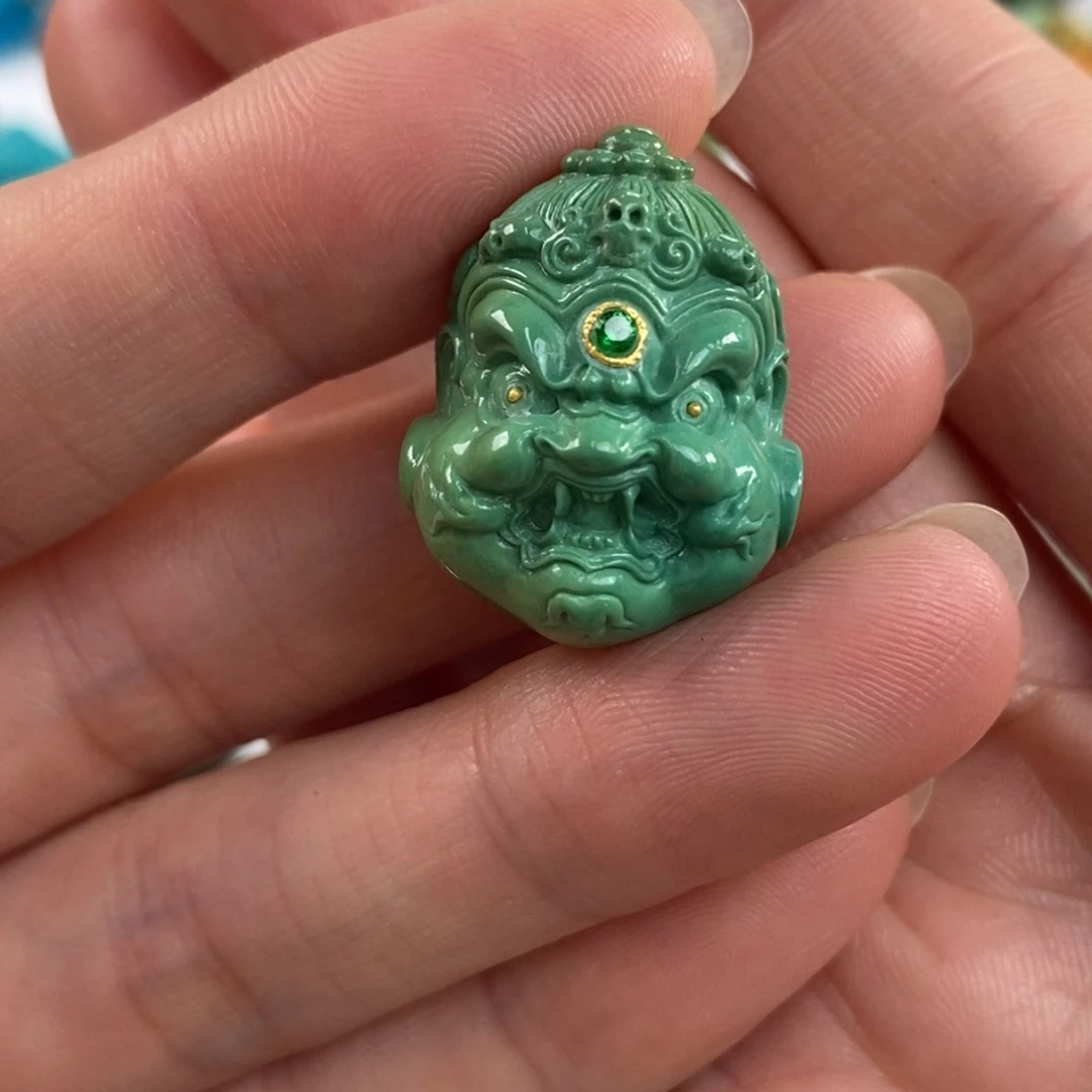 绿松石未镶嵌。黑天首