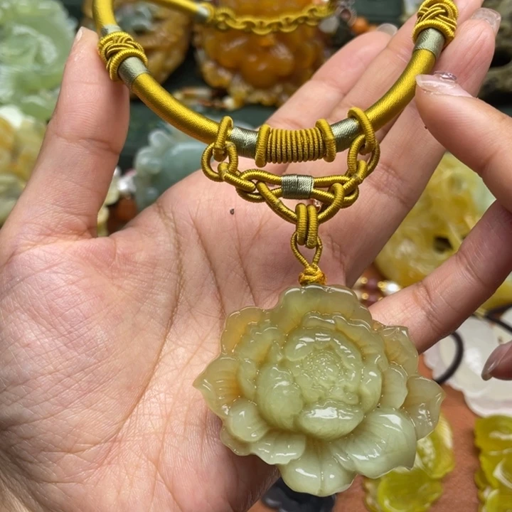 蛇纹石玉未镶嵌吊坠