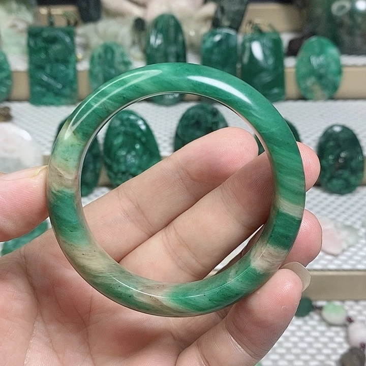 未镶嵌独山玉颈饰